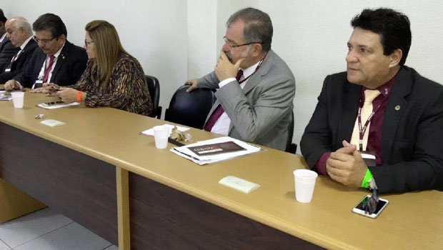 Osires Damaso (direita): em evento com parlamentares de todo o País