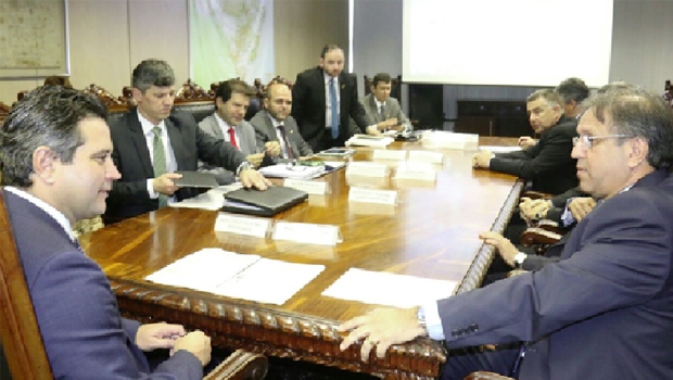 Ministro Maurício Quintella (esquerda), governador Marcelo Miranda e equipes: portas do ministério estão abertas ao Estado do Tocantins
