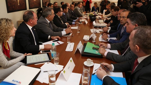 Ana Carla Abrão Costa (à esq.), durante reunião no Ministério da Fazenda | Foto: Sefaz-GO