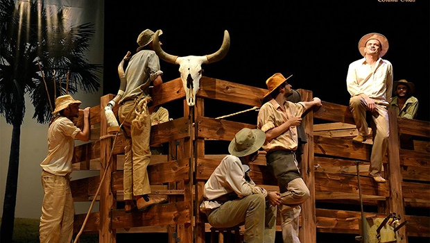 Cena de “Cara-de-Bronze”, espetáculo que teve estreia em junho no Teatro Sesi e que ganha, agora, os palcos do Teatro Goiânia | Foto: Corália Elias