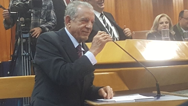 Mesmo na liderança das pesquisas de intenção de votos, Iris Rezende (PMDB) repete que ainda não é hora de decidir nada | Foto: Iris Rezende Grupo/Facebook