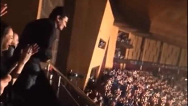 Juiz federal Sergio Moro assistia ao show da banda Capital Inicial quando foi aplaudido pelo público | Foto: Reprodução/YouTube