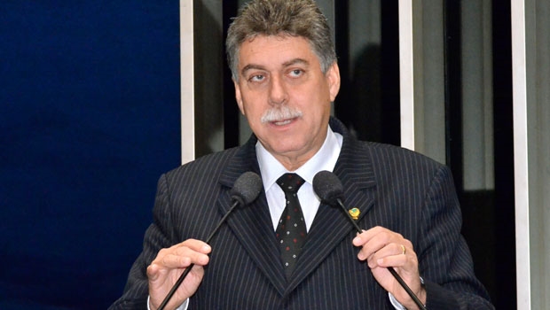 O senador João Ribeiro era um grande político e  um ser humano indescritível. Tenho que honrar esse nome e tentar chegar perto do que ele foi”