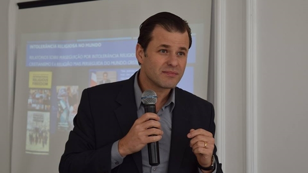 Deputado federal e presidente da Frente Parlamentar Mista de Apoio a Refugiados e Ajuda Humanitária, Leonardo Quintão (PMDB-MG) | Foto: Divulgação / Facebook Global Peace Foundation Brasil