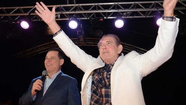 Marconi aproveitou para agradecer João de Deus pela ajuda prestada à sua mãe | Foto: Mantovani Fernandes