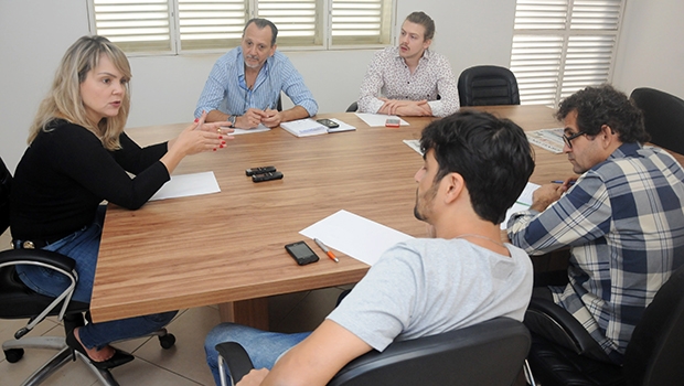 Na foto delegada Ana Elisa Gomes