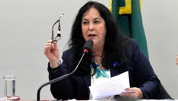 Brasília - Presidenta da CMO, senadora Rose de Freitas, durante votação do projeto (PLN 5/15) que autoriza o governo a fechar o ano de 2015 com déficit primário de até R$ 119,9 bilhões (Antonio Cruz/Agência Brasil)