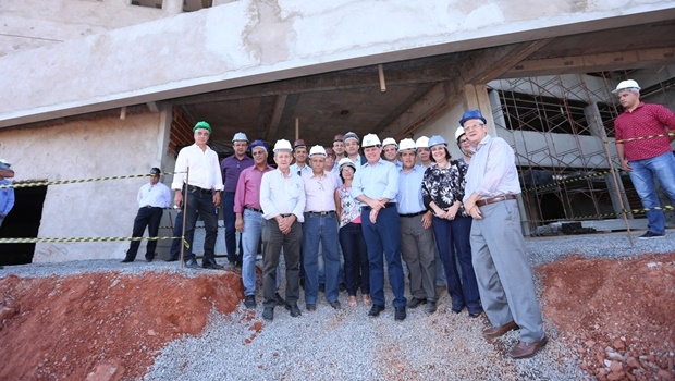 Governador durante visita às obras do Hospital do Servidor, que será entregue em breve | Foto: Henrique Luiz