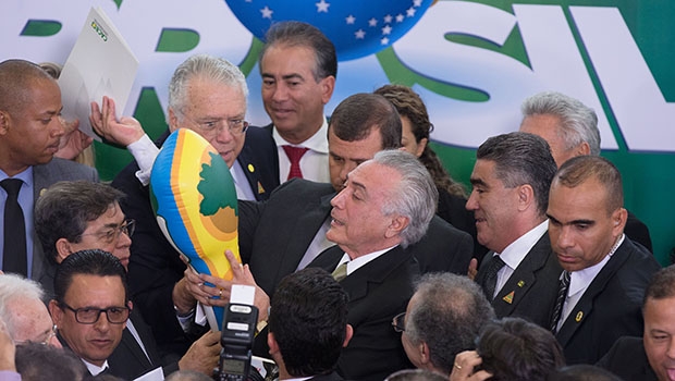 Michel Temer e empresários em encontro no Palácio do Planalto: eles querem a regulamentação do lobby no Brasil