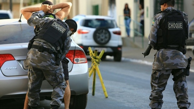 Barreiras policiais, como a da foto, montada em Águas Lindas, fazem parte da Operação Brasil Central Seguro | Foto: Wildes Barbosa