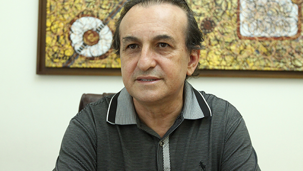 Goiano Edival Lourenço, cujo livro está sendo traduzido para a língua inglesa, faz parte da edição de julho da “Words without Borders” | Renan Accioly/Jornal Opção