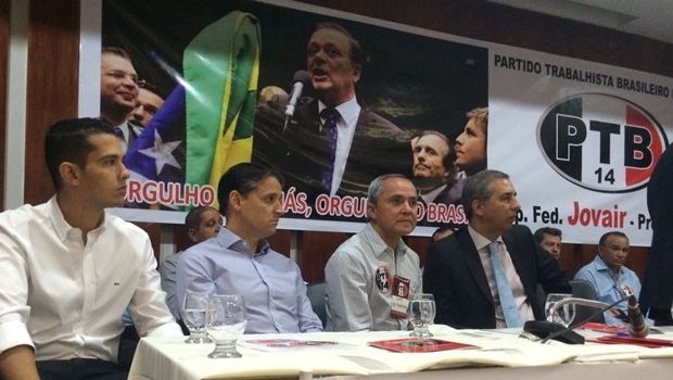 Deputado estadual Zê Antônio, deputado federal Thiago Peixoto, pré-candidato Luiz Bittencourt e o vice-governador José Eliton | Foto: Larissa Quixabeira