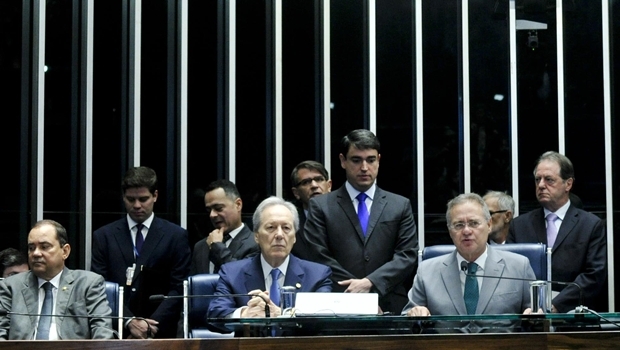 Sessão deliberativa extraordinária destinada a discussão do Parecer nº 726, de 2016, que analisa a procedência ou improcedência da Denúncia nº 1, de 2016, referente ao processo de impeachment da presidente Dilma Rousseff. | Foto: Geraldo Magela/Agência Senado