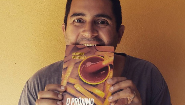 Henrique Rodrigues: “No meio literário, o termo ‘profissional’ é pejorativo. Discordo. Como escritor me sinto profissional, um profissional da palavra” | Foto: Divulgação