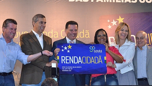 Solenidade de entrega dos novos cartões, Goiânia Arena | Foto: Reprodução / Gabinete Imprensa