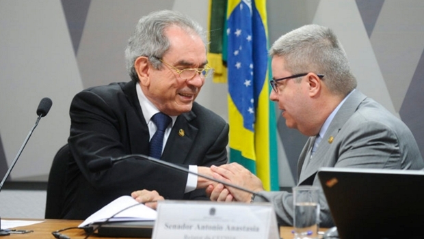 Presidente da Comissão do Impeachment no Senado Raimundo Lira e Relator Antonio Anastasia | Foto: Marcos Oliveira/Agência Senado