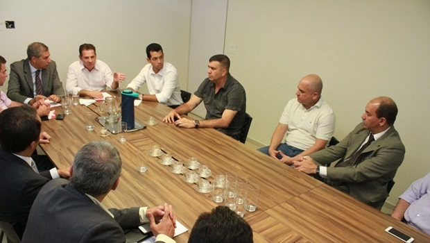 Em reunião com cúpula da Segurança Pública, Vanderlan discute alternativas para solucionar a violência na capital