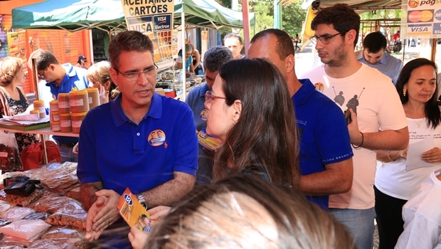 Francisco Jr. na feira da Rua do Lazer | Foto: Rafael Batista 