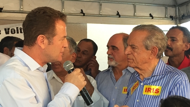 Major Araújo discursa durante ato do "volta, Iris" | Foto: Alexandre Parrode/Jornal Opção