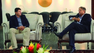 Rodrigo Guerra e Marcelo Miranda em reunião no Palácio Araguaia
