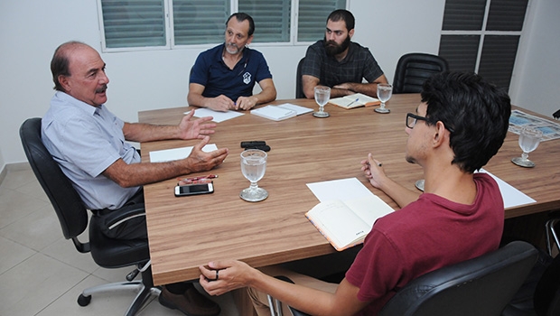 Médico Zacharias Calil: “Dizem que Waldir Soares é doido. Pelo contrário, ele é uma pessoa séria. Eu o conheço. Ouvi diretores da Fieg dizendo que ele está preparado e que é uma pessoa do bem” | Foto: Renan Accioly