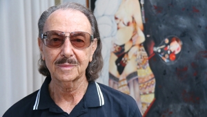 O escritos Miguel Jorge vê a emoção do artista aplicada na produção naïf | Foto: Fernando Leite / Jornal Opção