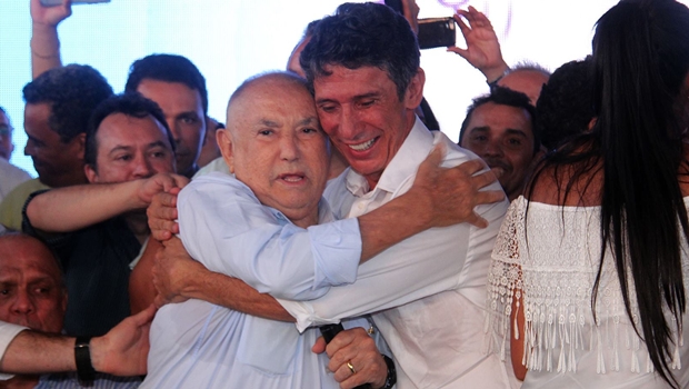 O ex-governador Siqueira Campos e Raul Filho durante convenção na última sexta (5/8)