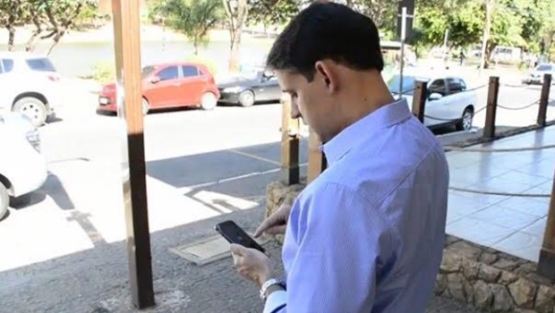 Deputado federal Thiago Peixoto foi o primeiro passageiro do Uber em Goiânia | Foto: reprodução 