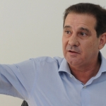 Vanderlan Cardoso: colado em Waldir Soares | Foto: Renan Accioly 