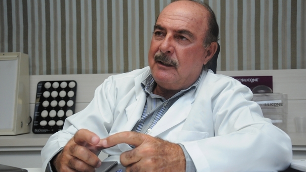 Dr. Zacharias Calil durante entrevista ao Jornal Opção | Foto: Renan Accioly