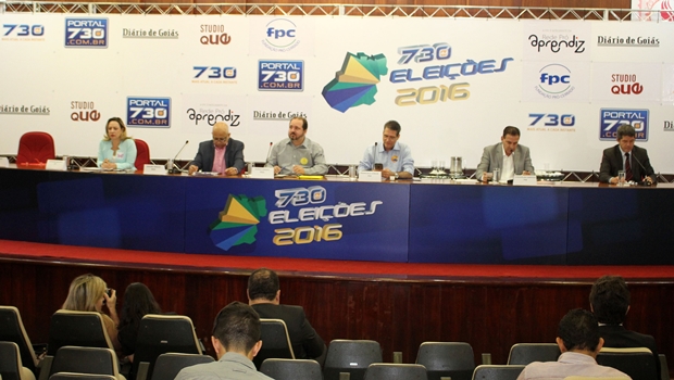 Candidatos à Prefeitura de Goiânia participam de debate realizado pela Rádio 730. À esquerda, cadeira vazia do candidato Iris Rezende, o único que não compareceu | Foto: Reprodução