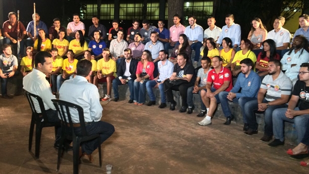 Candidato a prefeito Vanderlan Cardoso (PSB) e candidato a vice Thiago Albernaz (PSDB) participaram de conversa com representantes da juventude goianiense | Foto: Divulgação