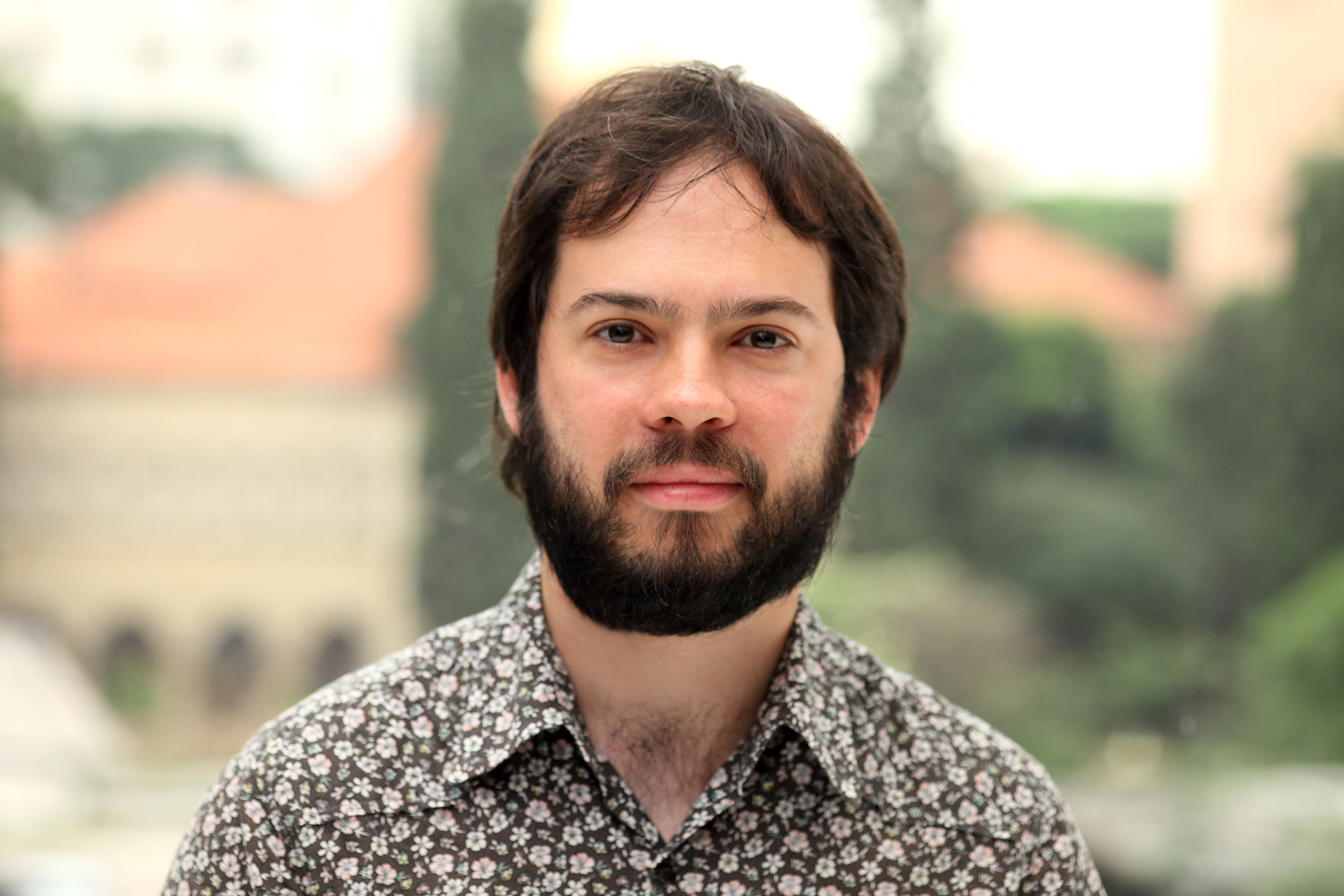 Em 2015, Estevão Azevedo venceu o Prêmio São Paulo de Literatura com o romance “Tempo de espalhar pedras”