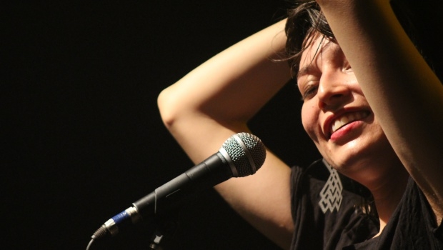 Salma Jô encanta o público na primeira noite do Festival Vaca Amarela | Foto: Bruna Aidar/Jornal Opção