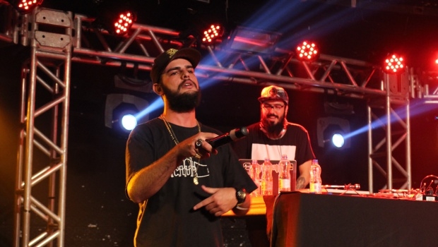 MMK e DJ Lagoa no forte show do Faroeste | Foto: Bruna Aidar/ Jornal Opção