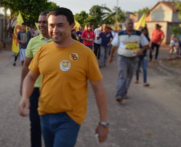 Professor Kelson, candidato do PSB a prefeito de Bonfinópolis, é o favorito | Foto de seu Facebook