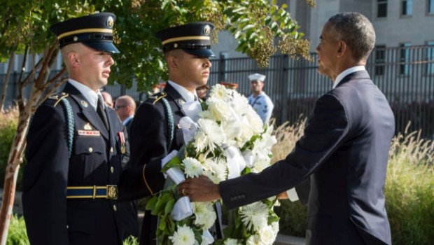 Barack Obama assiste cerimônia em homenagem ao 15º aniversário dos ataques de 11 de setembro| Foto: Sgt. Brigitte N. Brantley / U.S. Air Force
