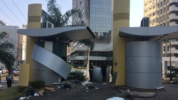 Agência do Banco do Brasil da Praça Tamandaré é alvo de explosão | Fotos: Larissa Quixabeira