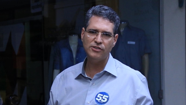 Francisco Jr. durante gravação de programa eleitoral 