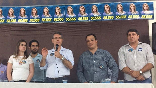 Candidata a vereadora Priscilla Tejota, deputado Lincoln Tejota, prefeitável Francisco Jr., ex-deputado Frederico Nascimento (todos do PSD) e Coronel Pacheco (PTB) 