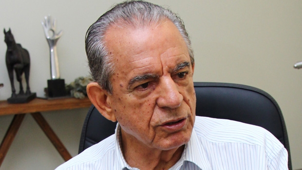 Iris Rezende é um político que não se moderniza, que repete sempre o mesmo discurso, contando com a suposta falta de memória dos eleitores. Ele representa mais do mesmo