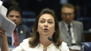 Senadora Kátia Abreu “esqueceu” que Dilma Rousseff guarda dinheiro em casa