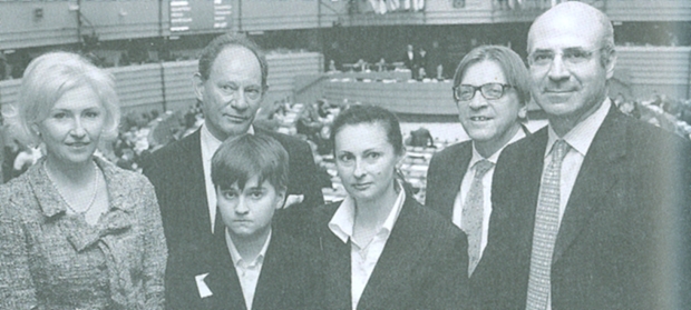 Kristiina Ojuland, estoniana, e Edward McMillan-Scott, britânico, são membros do Parlamento Europeu; Nikita Magnitsky (o sempre triste filho de Sergei), Natasha Magnitsky (mulher de Sergei), Guy Verhofstadt, belga do Parlamento Europeu, e Bill Browder: coragem