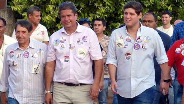 Abelardo Vaz e Lucas Calil durante caminhada em Inhumas | Foto: reprodução 