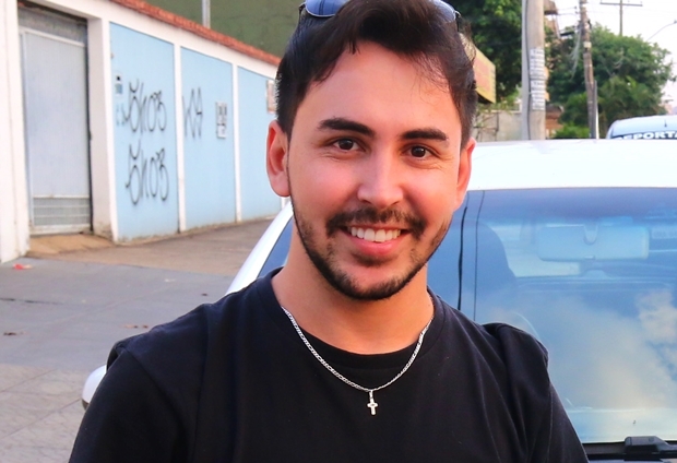 Pedro Fellipe é o instrutor das jovens Taís e Laura | Foto: Fernando Leite/Jornal Opção