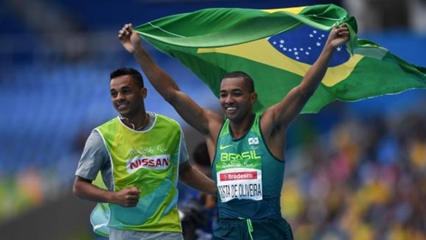 Ricardo Costa Oliveira, do salto a distância T11, conquistou a primeira medalha de ouro do Brasil nas Paralimpíadas Rio 2016 | Foto: Tânia Rêgo/Agência Brasil