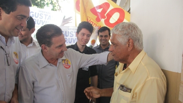 Vanderlan Cardoso durante caminhada em Goiânia | Foto: Rafael Batista 