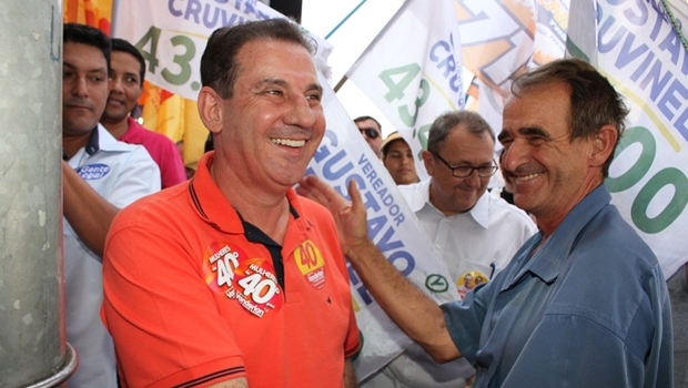 Vanderlan Cardoso durante caminhada | Foto: Leoiran 