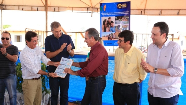 José Eliton entrega moradias populares | Foto: Agehab