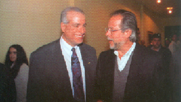 Celso Daniel e José Dirceu: a cúpula do PT se beneficiou das falcatruas na Prefeitura de Santo André. Livro sugere que o petismo apropriou-se de pelo menos 1,2 milhão de reais, até 2002. O PT era dono do caixa dois
